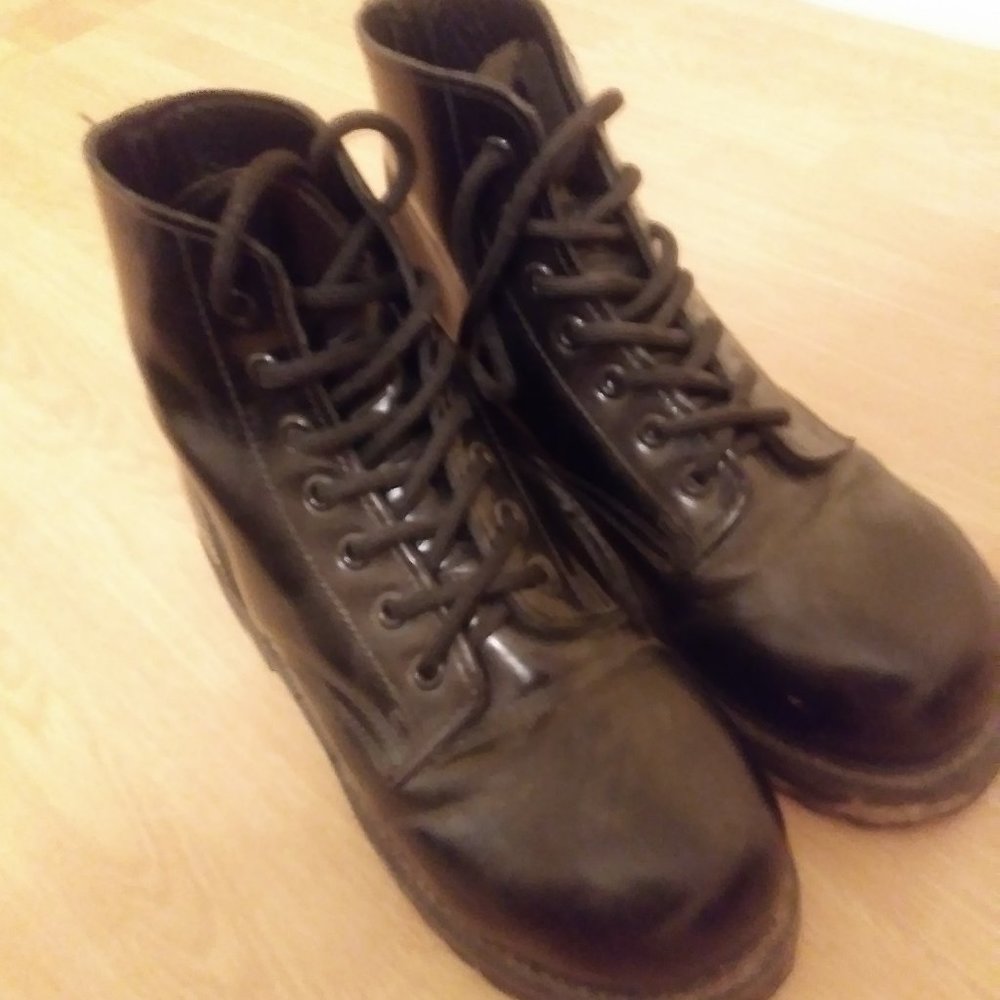Army/ combats boots